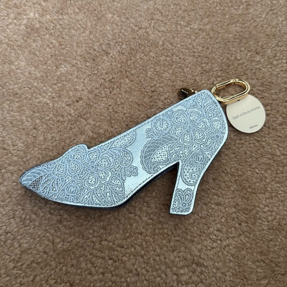 Cinderella keychain pouch. Bath and body works